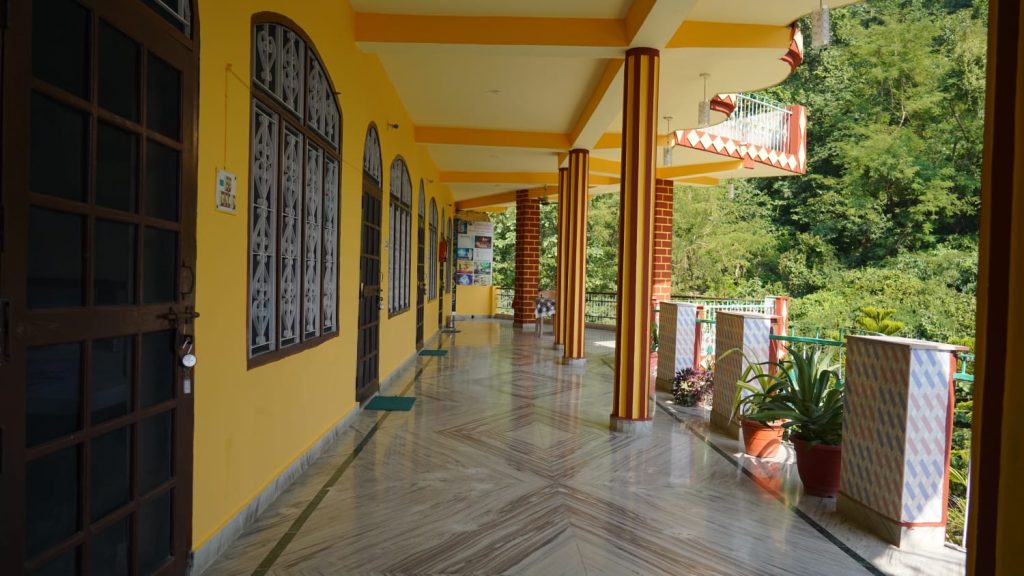 balcony in sage house yoga in rishikesh