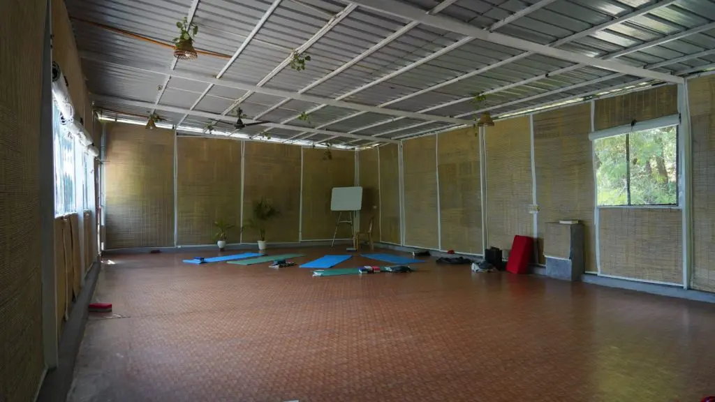 yoga performing area retreats in rishikesh