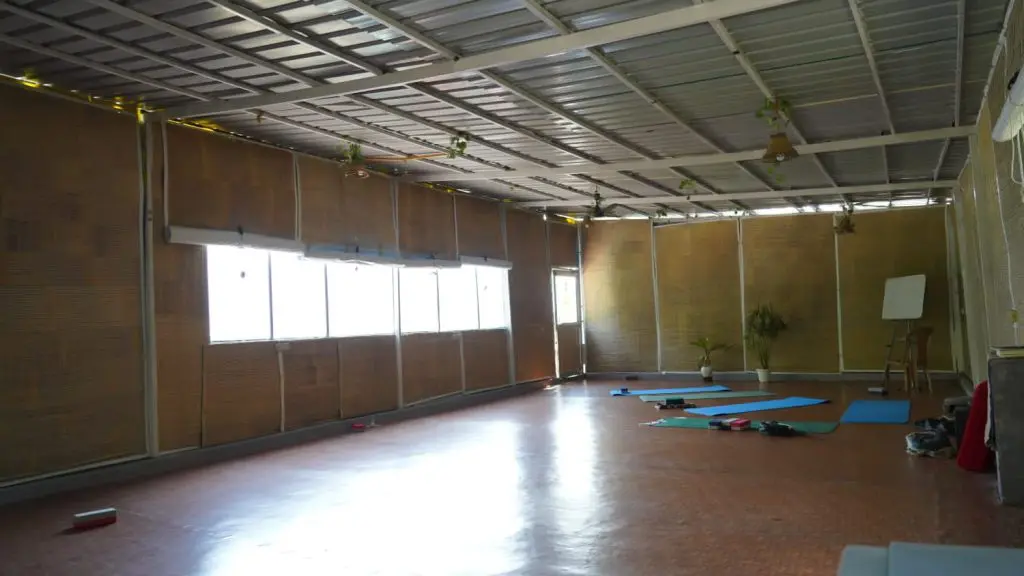 yoga training area in sage house yoga in rishikesh